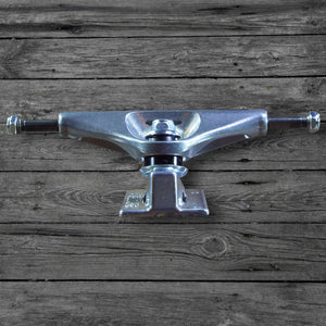 Venture Collegiate V-Hollow Lights Trucks / 5.25"